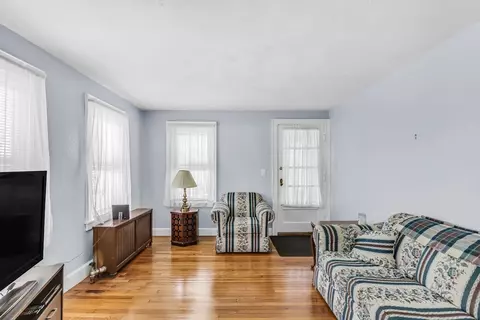 Living - 44 Cherrelyn St, Springfield, MA 01104 photo 1 of 5