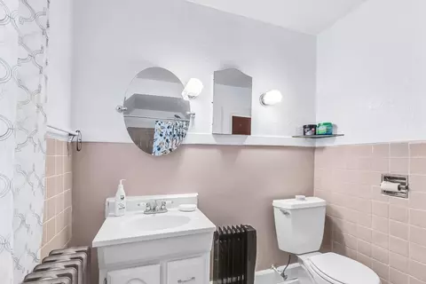 Bath - 44 Cherrelyn St, Springfield, MA 01104 photo 1 of 1
