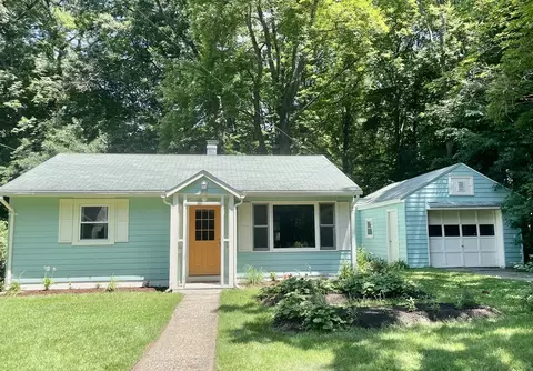 32 Powell St, Northampton, MA 01062