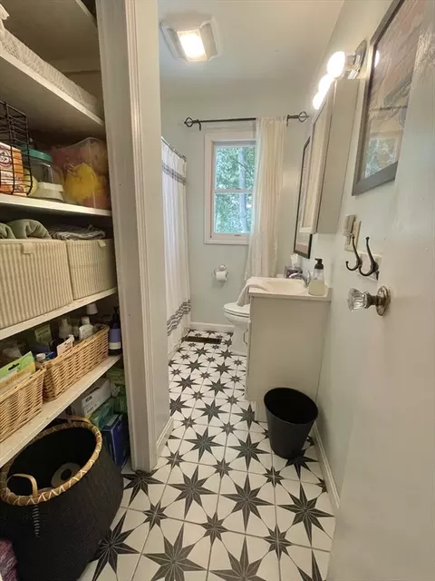 Bath - 32 Powell St, Northampton, MA 01062 photo 3 of 3