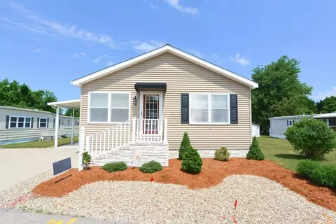 14 Garden Ln, Plainville, MA 02762