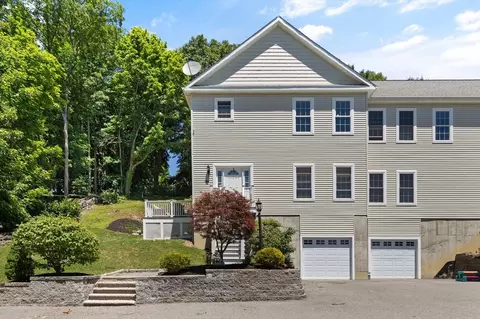 284 Maple St #284, Middleton, MA 01949