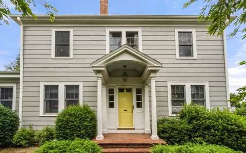616 Elm St, Dartmouth, MA 02748