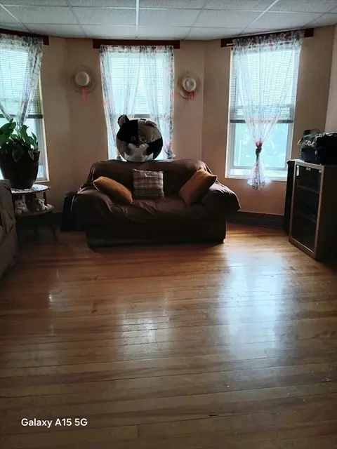 106 Elm St, Worcester, MA 01609 photo 4