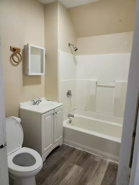 104-106 Pasadena, Springfield, MA 01108 photo 5