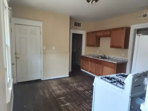 104-106 Pasadena, Springfield, MA 01108 photo 3