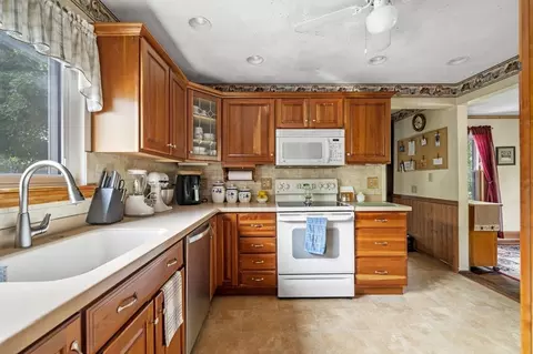 Kitchen - 3 Trask St, Danvers, MA 01923 photo 3 of 3