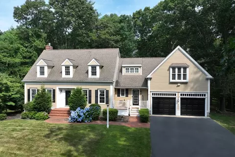 92 Pleasant Woods Ln, Hanover, MA 02339