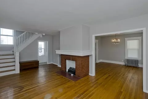 Living - 39 E Alvord St, Springfield, MA 01108 photo 3 of 8