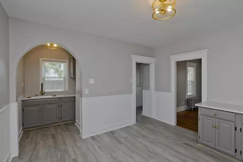 Entry Way - 39 E Alvord St, Springfield, MA 01108 photo 2 of 4