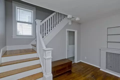 Entry Way - 39 E Alvord St, Springfield, MA 01108 photo 1 of 4