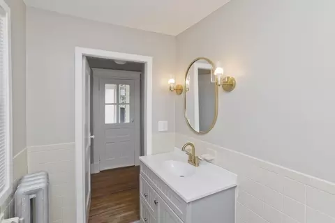 Bath - 39 E Alvord St, Springfield, MA 01108 photo 2 of 2