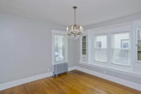 Living - 39 E Alvord St, Springfield, MA 01108 photo 7 of 8