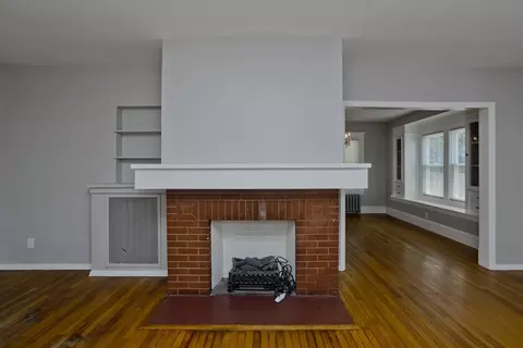Living - 39 E Alvord St, Springfield, MA 01108 photo 1 of 8