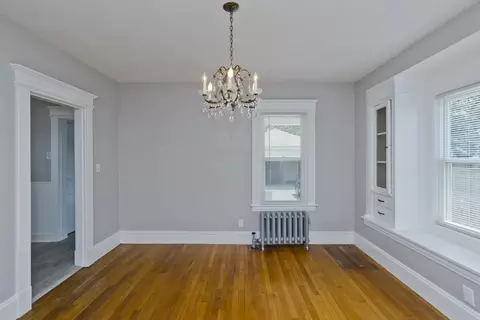 Living - 39 E Alvord St, Springfield, MA 01108 photo 6 of 8