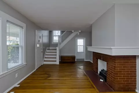 Living - 39 E Alvord St, Springfield, MA 01108 photo 4 of 8