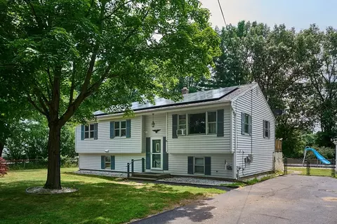 65 So Tallyho Dr, Springfield, MA 01118