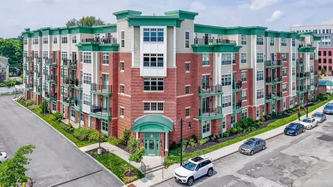 69 Foundry St #212, Wakefield, MA 01880