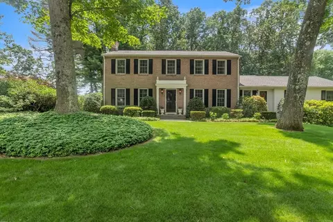 93 Northfield Rd, Longmeadow, MA 01106