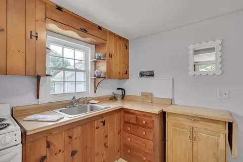 Kitchen - 3 Toms Path, Dennis, MA 02639 photo 2 of 3