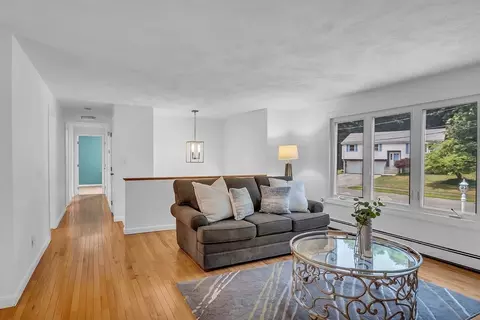 10 Arrow Cir, Reading, MA 01867 photo 4