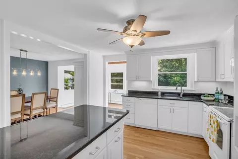 10 Arrow Cir, Reading, MA 01867 photo 9