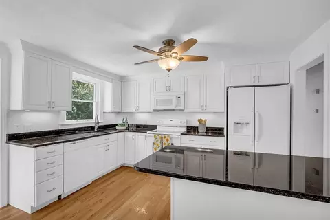 10 Arrow Cir, Reading, MA 01867 photo 11