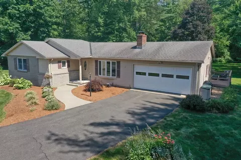 37 River Park Dr, Hampden, MA 01036