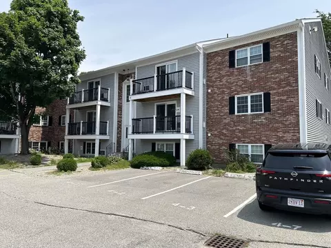 4 Chapel Hill Dr #6, Plymouth, MA 02360
