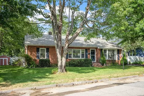 55 Jeanette St, Fitchburg, MA 01420