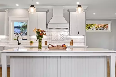 1 Thomas Dr, Acton, MA 01720