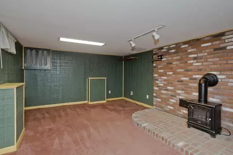 37 Monroe St, Chicopee, MA 01020 photo 15