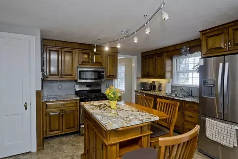 37 Monroe St, Chicopee, MA 01020 photo 7