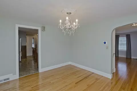 37 Monroe St, Chicopee, MA 01020 photo 8