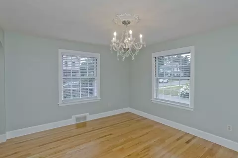 37 Monroe St, Chicopee, MA 01020 photo 9