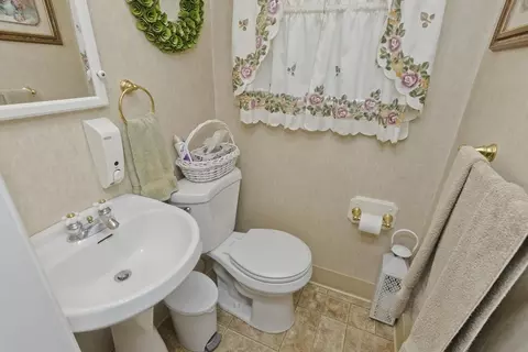 37 Monroe St, Chicopee, MA 01020 photo 10
