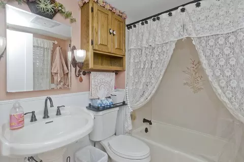 37 Monroe St, Chicopee, MA 01020 photo 11