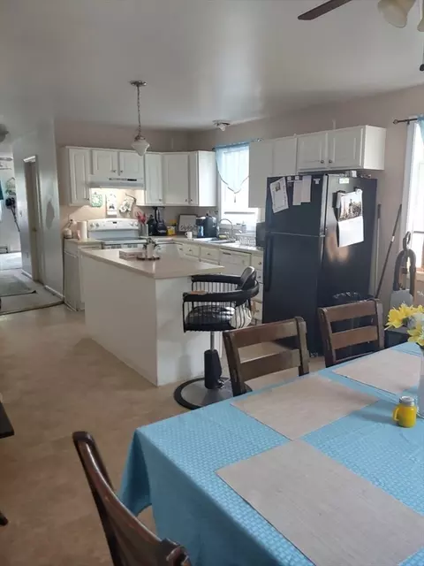 21-23 Indian Leap St, Springfield, MA 01151 photo 3