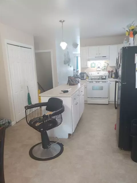 21-23 Indian Leap St, Springfield, MA 01151 photo 2