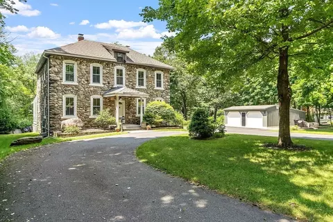 27 Woodrow St, Hudson, MA 01749