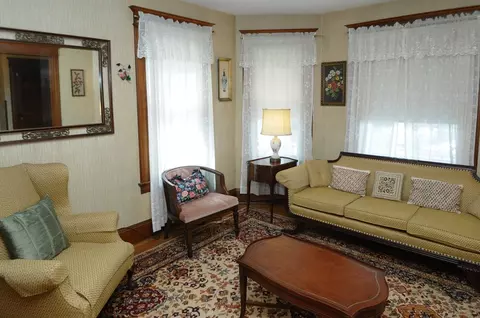 17 Beaumont Ter, Springfield, MA 01108 photo 2