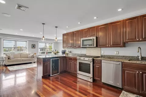 120 W Seventh #U402, Boston, MA 02127