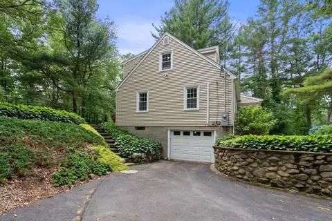 Exterior - 9 Smith St, Rehoboth, MA 02769 photo 3 of 5