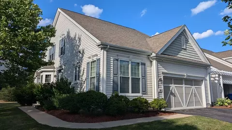 70 Kendall Ct #70, Bedford, MA 01730