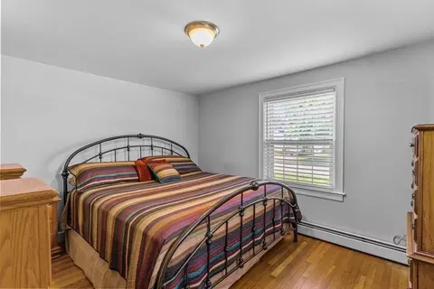 Bedroom - 136 Circuit Dr, Warwick, RI 02889 photo 1 of 9