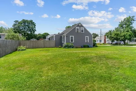 Exterior - 136 Circuit Dr, Warwick, RI 02889 photo 8 of 8