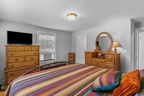 Bedroom - 136 Circuit Dr, Warwick, RI 02889 photo 3 of 9