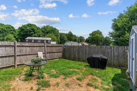 Exterior - 136 Circuit Dr, Warwick, RI 02889 photo 6 of 8