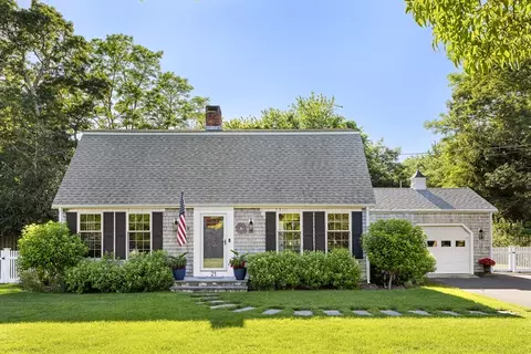 21 Pheasant Ln, Oak Bluffs, MA 02557
