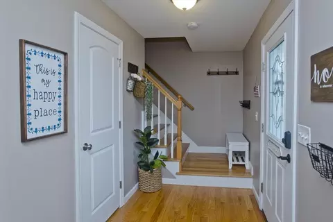 Entry Way - 167 Rolf Ave, Chicopee, MA 01020 photo 5 of 5